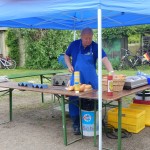 B-RC03-Grillfest-130515-09-Vorbereitungen_am_Grill-WEB