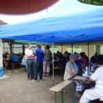 B-RC03-Grillfest-130515-22-Gäste_im_Zelt-WEB