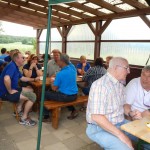 B-RC03-Grillfest-150515-25-Gäste_unter_Vorbau-WEB