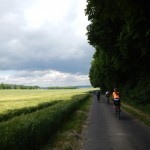 B-RC03-RW-Kloster_Arnsburg-22-Radgrp_nach_Trais-Münzenberg-Lichteinfall-WEB